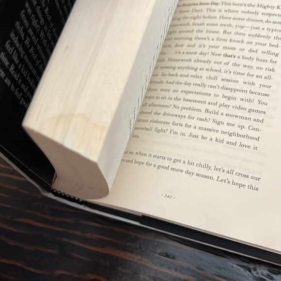 📕 4/$20 📕 The Book of Awesome hardcover book - Picture 3 of 4